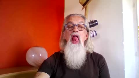 Snapshot of grybear60 chatting on October 4, 9:40 am Grybear online show from October 4, 9:40 am