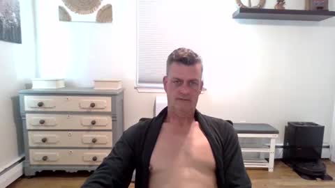 gudguy2025 online show from May 17, 11:52 am