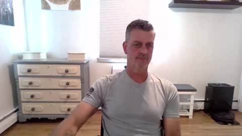 gudguy2025 online show from May 28, 1:53 pm