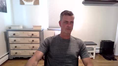 gudguy2025 online show from May 18, 4:13 pm