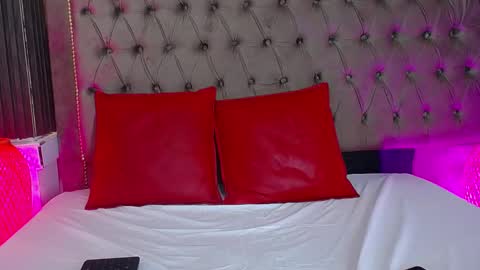 Snapshot of guxplo_ chatting on February 20, 2:07 am Miss online show from February 20, 2:07 am