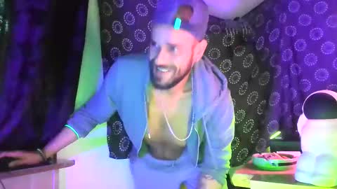 guyst049 online show from March 15, 5:27 pm