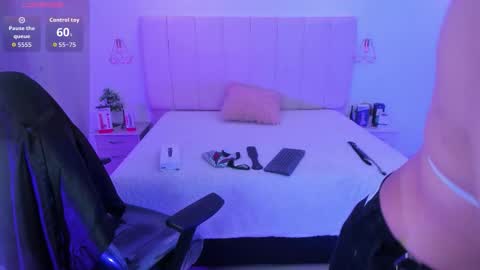 gyal_8_ online show from March 2, 4:06 am