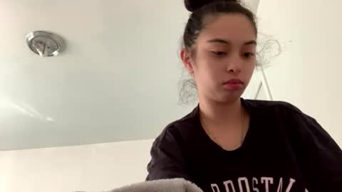 h3nnynlace online show from March 11, 6:00 pm