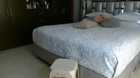 h_a_n_n_n_a online show from October 18, 9:30 pm