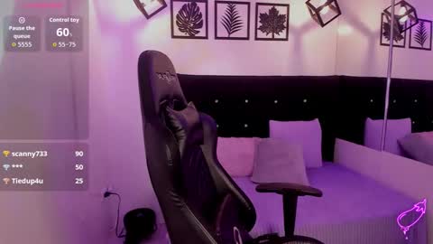 Snapshot of haiily_baeker chatting on October 14, 3:04 pm haiily_baeker online show from October 14, 3:04 pm