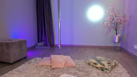laura online show from May 2, 11:21 pm