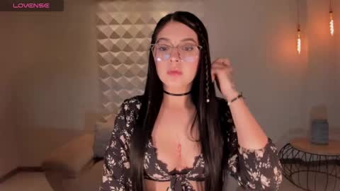 Hailey online show from November 27, 3:20 pm