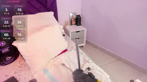 haileystonei online show from November 29, 11:40 am