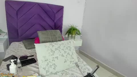 haileystonei online show from July 20, 11:34 am