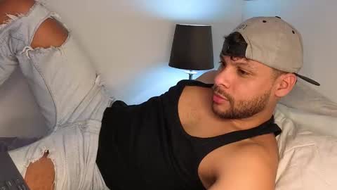 Independent       model  online show from November 8, 2:25 am