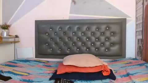 halle_bailey online show from June 19, 9:43 pm