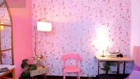 Halley Lorens online show from June 24, 6:59 pm