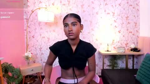Halley Lorens online show from June 15, 7:17 pm