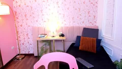 Halley Lorens online show from July 16, 7:39 pm