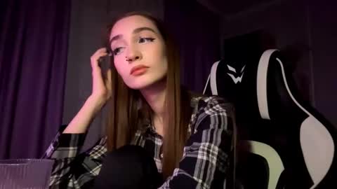 Holly online show from November 30, 9:33 pm