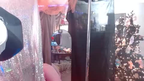 halovalentine online show from January 7, 11:54 pm