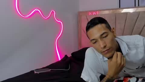 Hana and Zeta online show from March 10, 1:59 pm