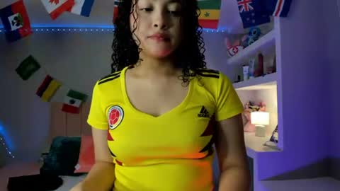 Hanna Lineros  online show from June 27, 12:55 pm