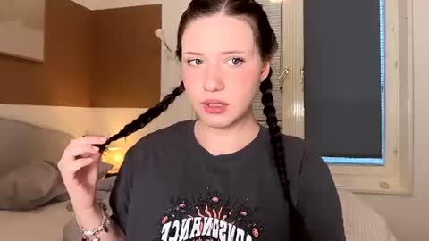 hanahwoods online show from June 15, 3:42 am