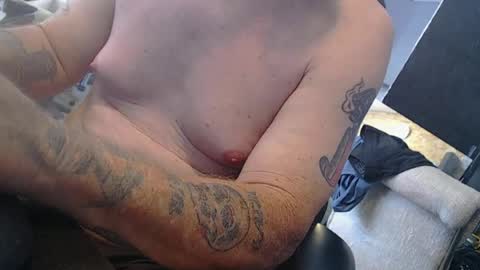 handystud33 online show from June 18, 6:57 pm