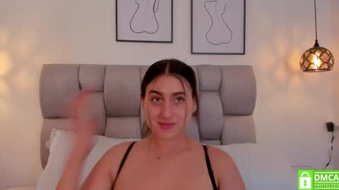 hanna__evans_ online show from April 25, 12:51 pm