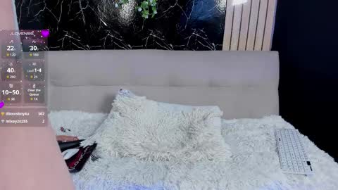 hanna_baker__ online show from March 14, 7:51 pm