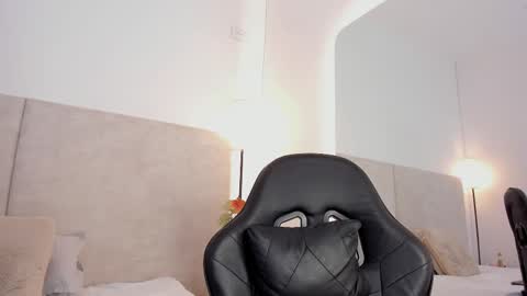 hanna_gomeez online show from November 7, 9:50 pm