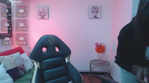 hanna_lamber online show from April 28, 11:14 am