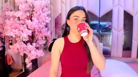  Hanna Collins  online show from April 26, 1:42 pm