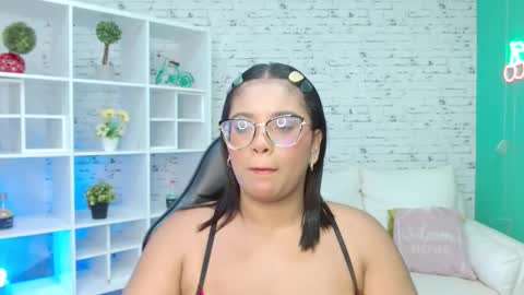 Hannah  online show from November 27, 11:29 am