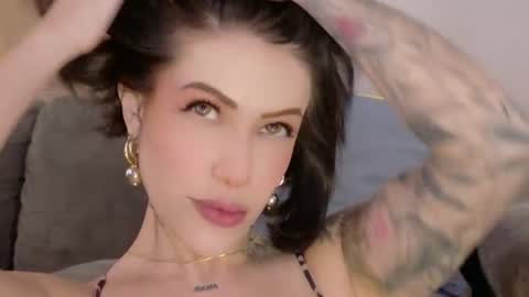 Hannah  online show from June 22, 1:01 am