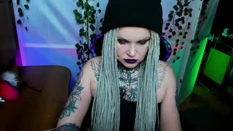 Hannah online show from November 24, 10:52 pm