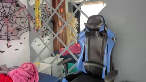 hannah online show from November 4, 7:15 pm