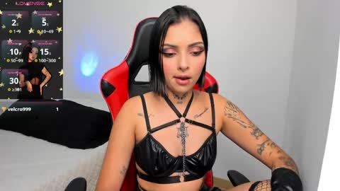 Hannah Milton online show from May 6, 8:04 pm