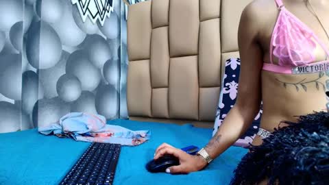 Snapshot of hannah_teehn chatting on October 9, 7:52 pm hannah_teehn online show from October 9, 7:52 pm