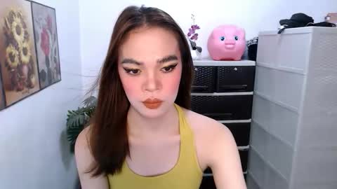 HANNAH online show from April 30, 1:10 am