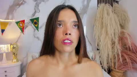 Hannahill69 online show from June 24, 5:25 am