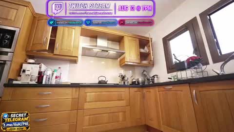 Hannah James online show from August 9, 1:38 pm