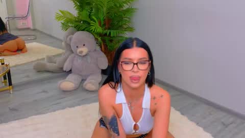 Hannah online show from March 4, 8:50 pm