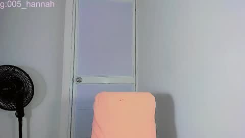 Snapshot of hannahsmit_ chatting on October 14, 9:34 am hannahsmit_ online show from October 14, 9:34 am