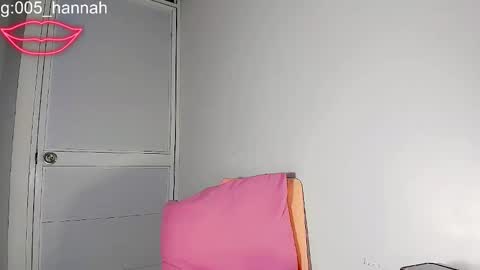 Snapshot of hannahsmit_ chatting on October 22, 12:47 am hannahsmit_ online show from October 22, 12:47 am