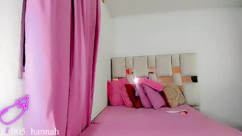 Snapshot of hannahsmit_ chatting on September 27, 7:39 am hannahsmit_ online show from September 27, 7:39 am