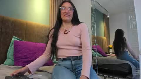 hannawen_ online show from June 18, 9:14 am