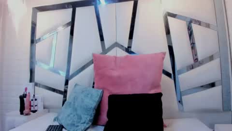 hanny_watson online show from June 17, 2:44 pm