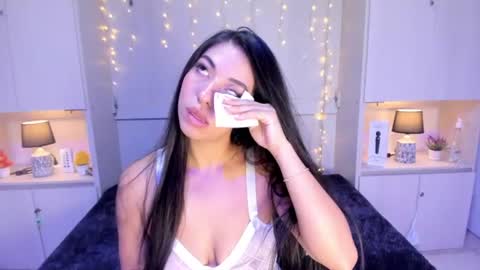 hannyk_ online show from August 1, 4:47 am