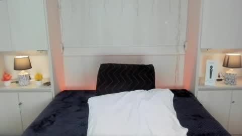 hannyk_ online show from April 24, 4:14 am