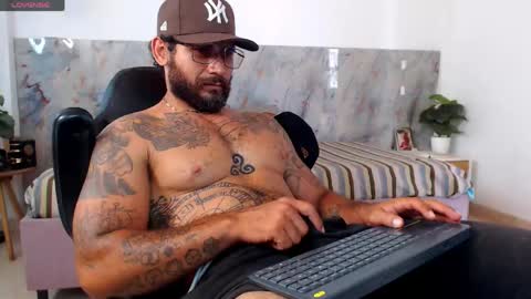 hanz_col online show from April 28, 4:22 pm