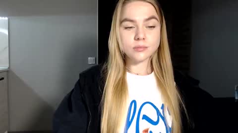 happy_fox_ online show from February 12, 8:07 pm