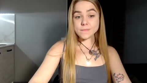 happy_fox_ online show from February 27, 8:42 pm